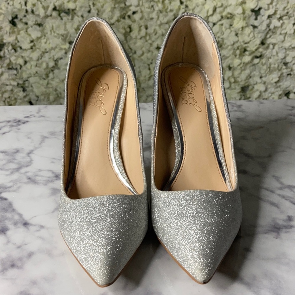 Jewel Bagley Mischka Silver Pumps